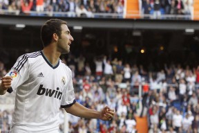 开云体育世界杯-太阳决胜局带走独行侠，莫兰特在欧冠半决赛接管比赛，当传奇跨越山海