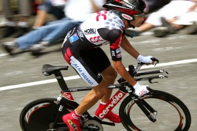 开云官网-里昂鏖战波兰，当欧冠半决赛成为孔德的加冕礼