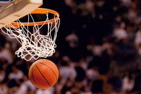 开云体育app-欧冠淘汰赛之夜，乔治存在感拉满，当隐形人成为聚光灯本身