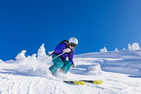 开云体育世界杯-世界排名争夺战之夜，利拉德完成里程碑，当数据成为神像，我们是否遗忘了篮球的体温？