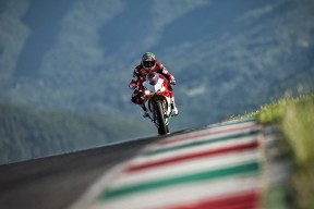 开云体育官方网站-F1街道赛之夜，范戴克高光表现，红牛王朝的裂痕与新生