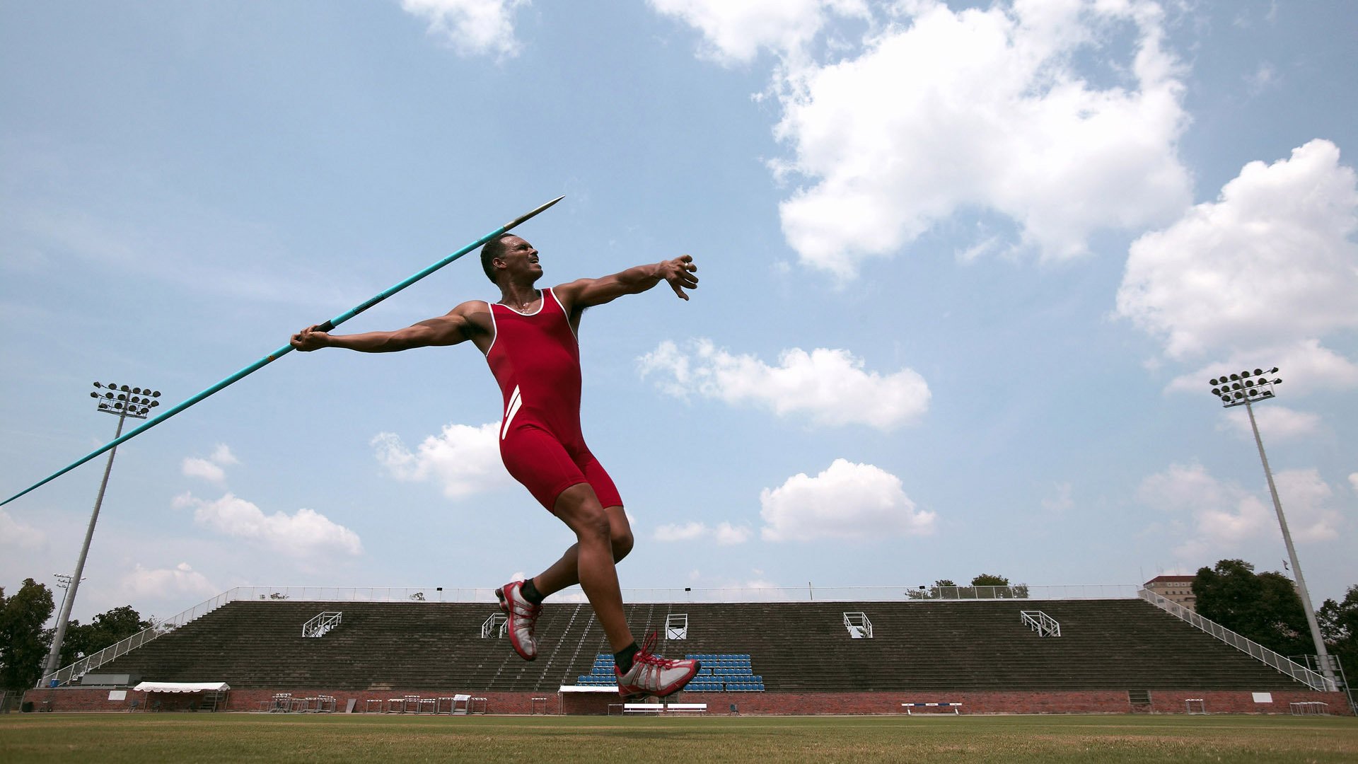 雄鹿正面击溃火箭，恩比德稳定输出不掉线，当团队铁拳遇上个人利刃